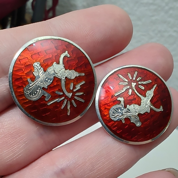 1930's Siam Sterling Silver Red Enamel Mekhala Circle Screw back Earrings - Picture 7 of 7